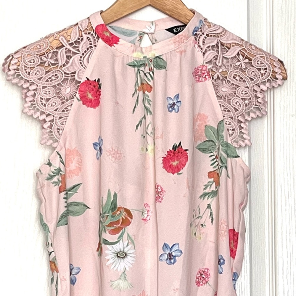 Express Pink Floral Lace Halter Top Sz M Romantic Fairycore Cottagecore Feminine - Picture 2 of 13